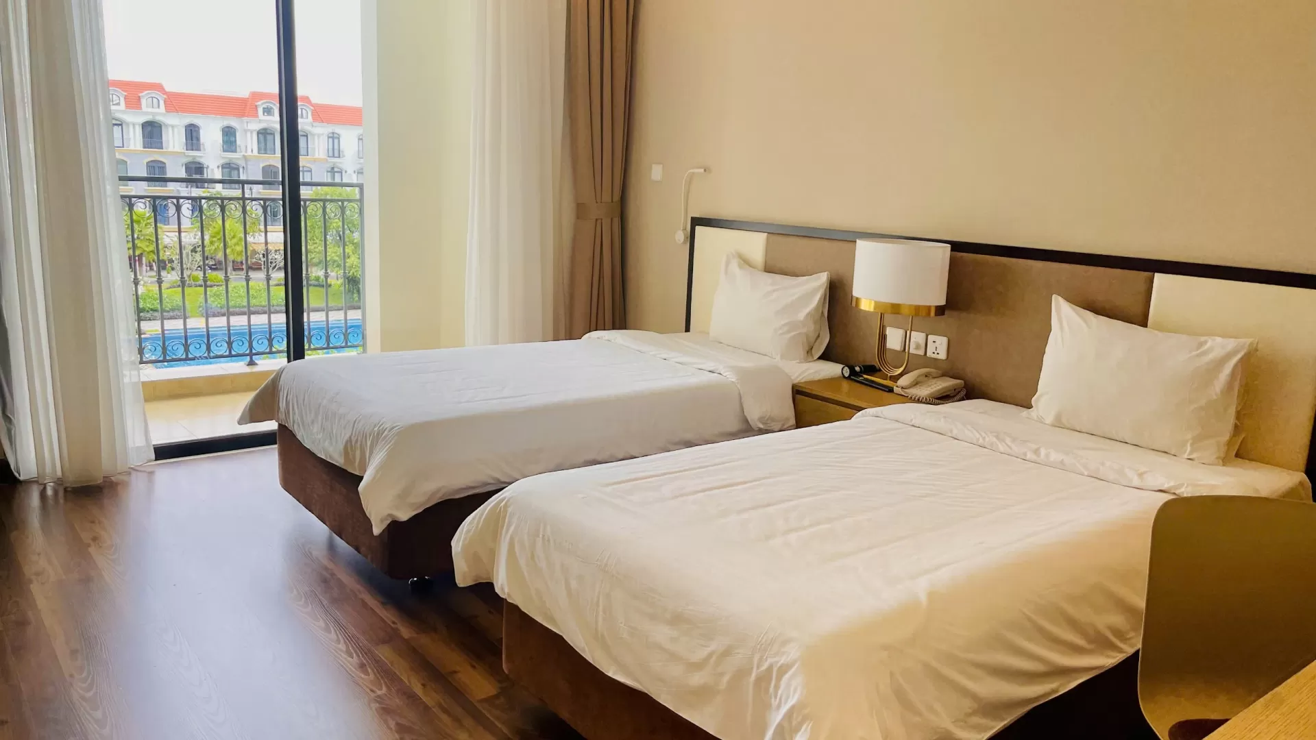 Combo 3N2Đ khách sạn 3 sao Vinholiday Fiesta +  Ăn sáng