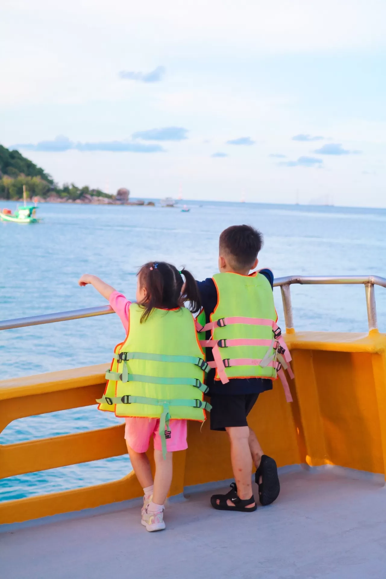 NGẮM HOÀNG HÔN VÀ CÂU MỰC ĐÊM PHÚ QUỐC