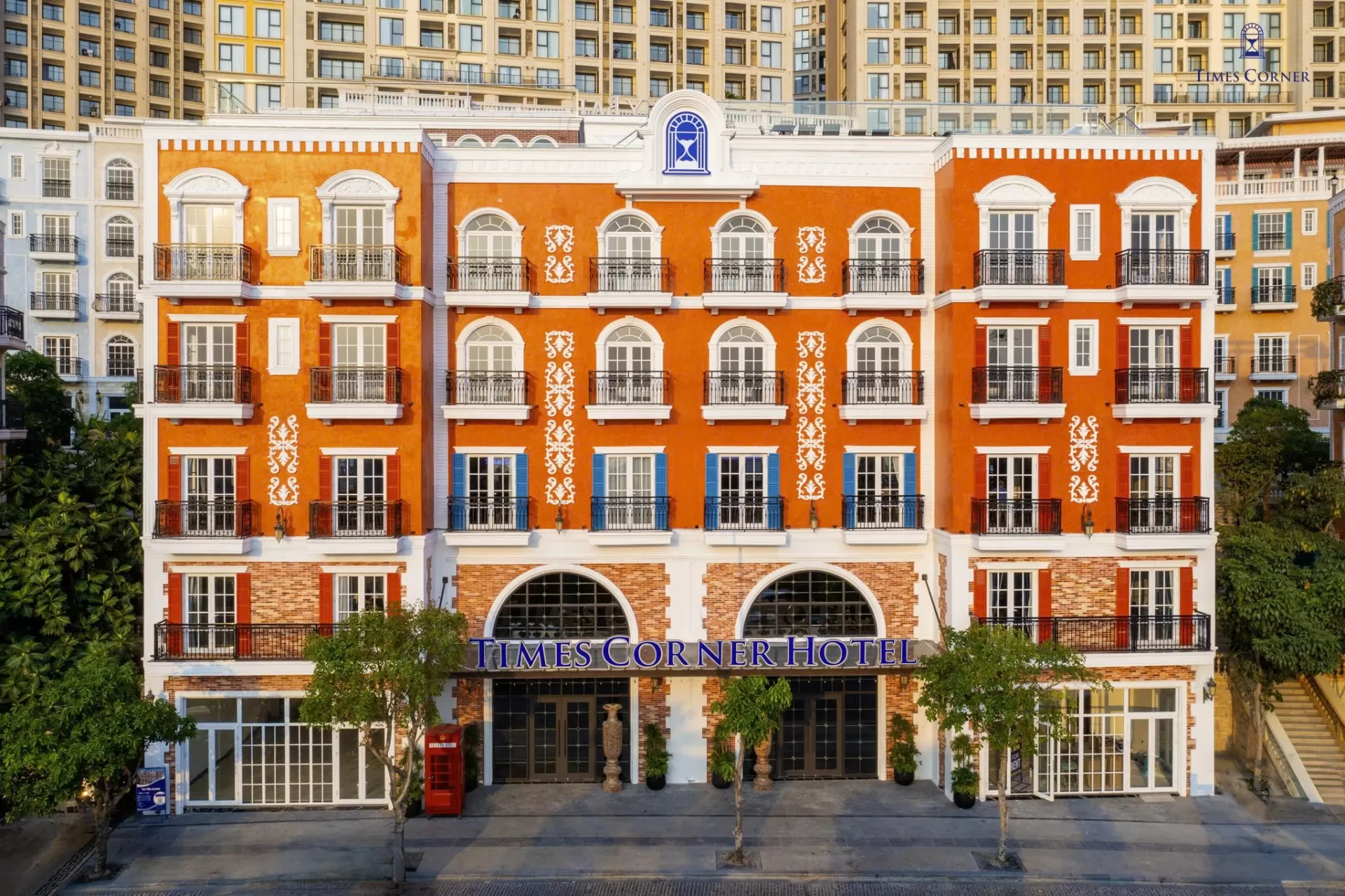 Combo 3n2đ Hotel Corner + Breakfast + Standard room