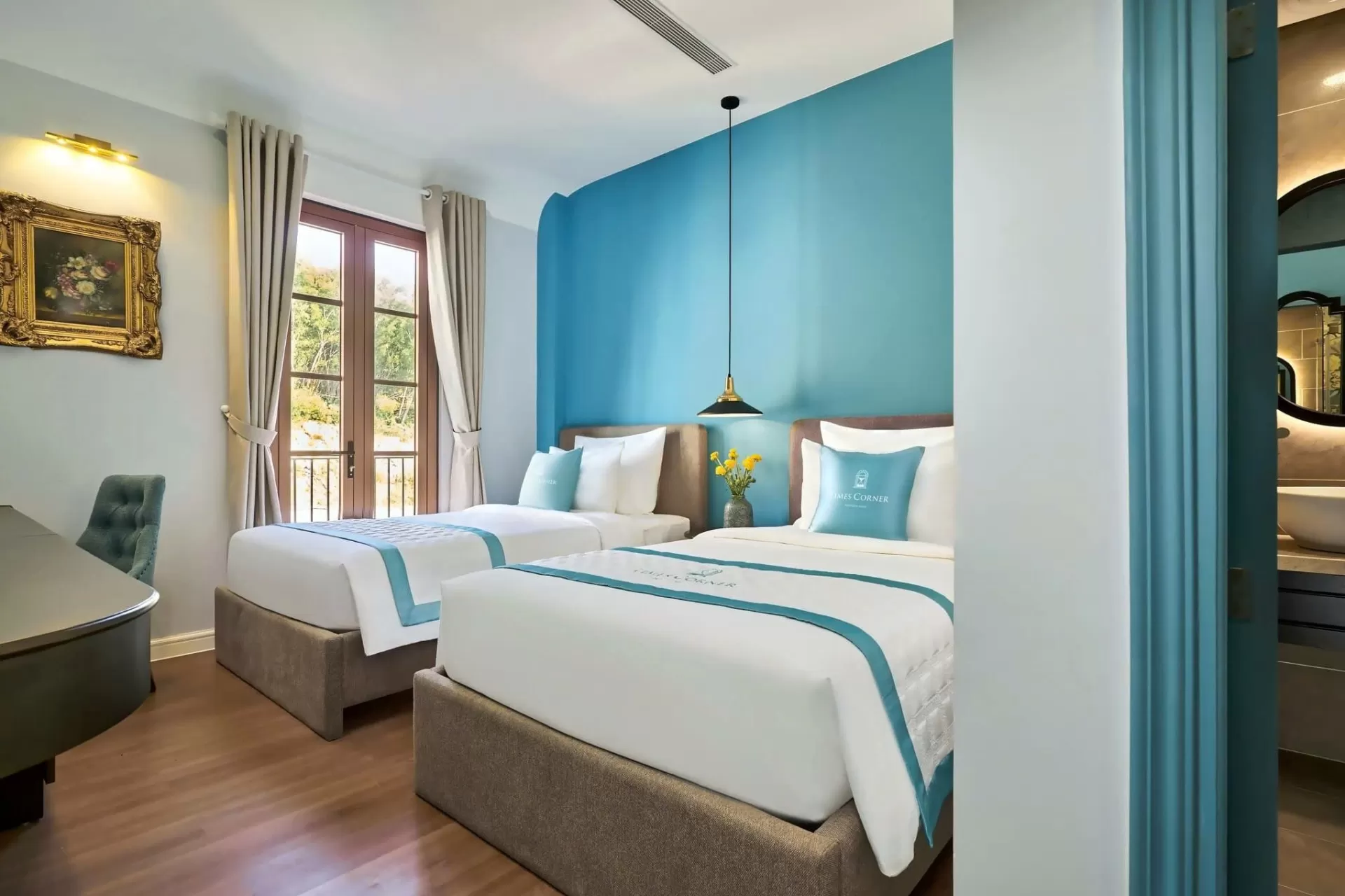 Combo 3N2Đ khách sạn Time Corner + Ăn sáng + phòng tiêu chuẩn