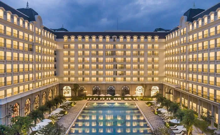 Combo 3N2đ Hotel 3 -star Vinholida Fiesta + Breakfast